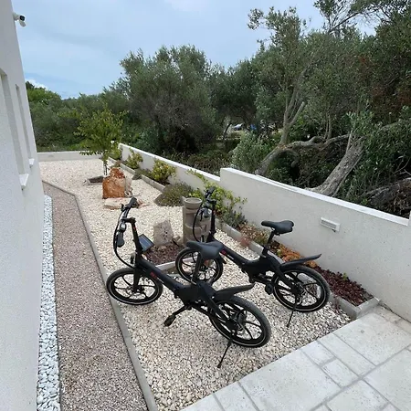 Regina Maris * Betina (Sibenik-Knin)